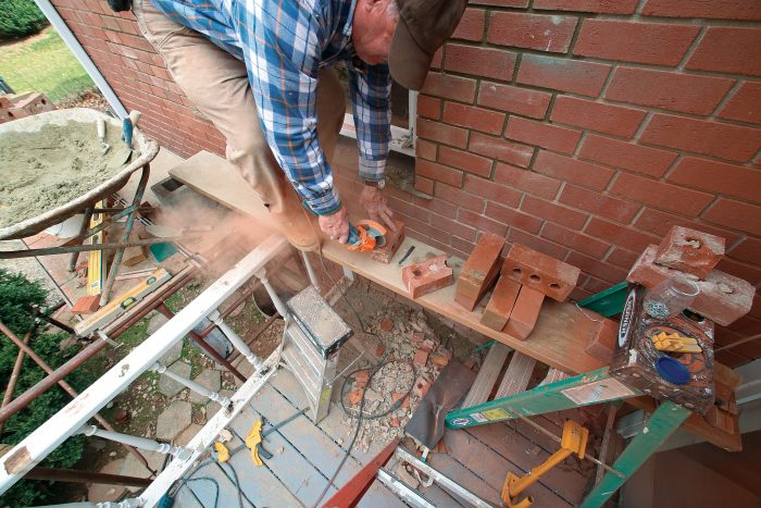 cutting brick with an angle grinder and diamond blade