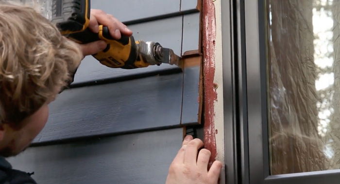 Ocillating tool finishes the cut