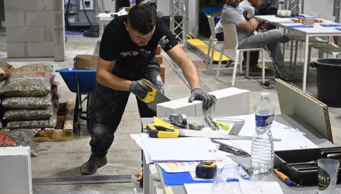 Photo of a man dressed in black competing in a sawing competition at Batimat 2024.